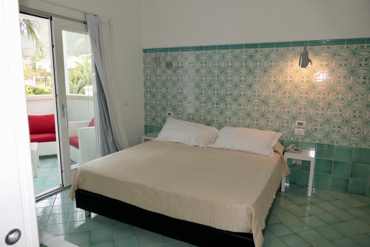 Ganimede Hotel Sperlonga Exterior foto